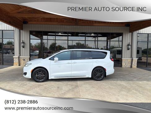Used 2020 Chrysler Pacifica Touring-L w/ Advanced Safetytec Group AWD/4WD image 1