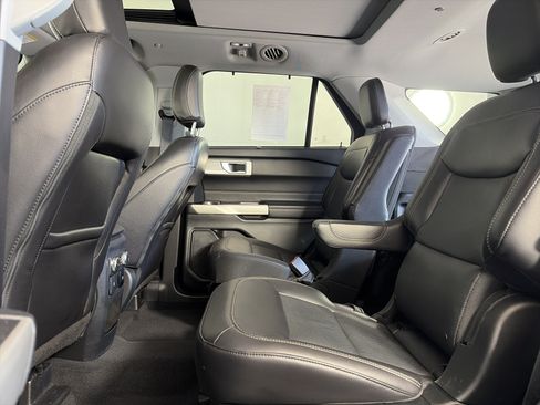 Used 2021 Ford Explorer Limited w/ Hybrid Equipment Group 310A AWD/4WD image 7