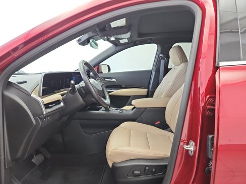 Used 2024 Cadillac XT4 Luxury w/ Cold Weather Package image 6