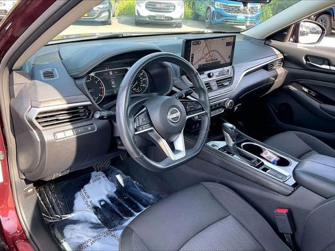 Used 2023 Nissan Altima 2.5 SV w/ SV Premium Package AWD/4WD image 8