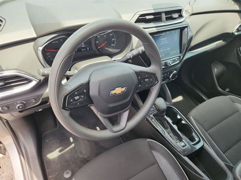 Used 2023 Chevrolet TrailBlazer LT w/ Convenience Package FWD image 10