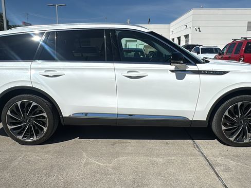 Used 2020 Lincoln Aviator Reserve w/ Equipment Group 202A image 8