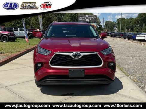 Used 2020 Toyota Highlander LE AWD/4WD image 2