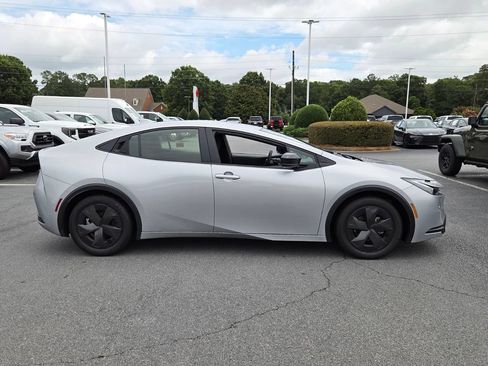 Used 2025 Toyota Prius LE FWD image 12