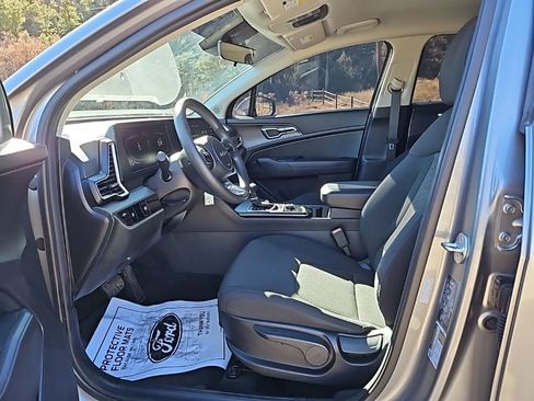 Used 2024 Kia Sportage LX image 19