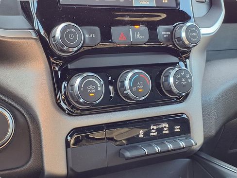 New 2026 RAM 1500 Express AWD/4WD image 9