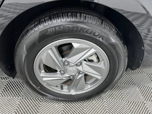 Used 2025 Hyundai Elantra SE FWD image 10