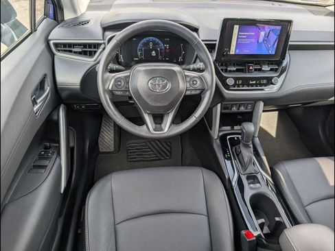Used 2024 Toyota Corolla Cross XLE w/ Convenience Package FWD image 8