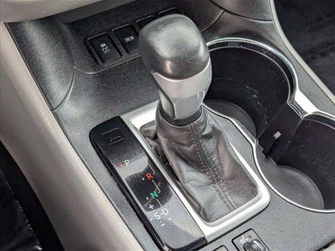 Used 2015 Toyota Highlander XLE AWD/4WD image 12