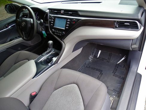 Used 2019 Toyota Camry LE FWD image 25