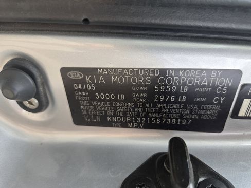 Used 2005 Kia Sedona LX w/ Value Pkg image 25