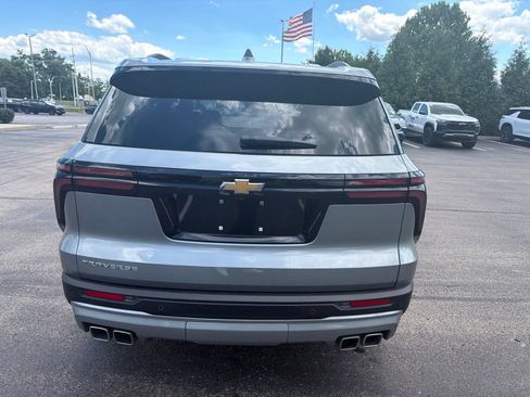 Used 2025 Chevrolet Traverse LT w/ Driver Confidence Package FWD image 4