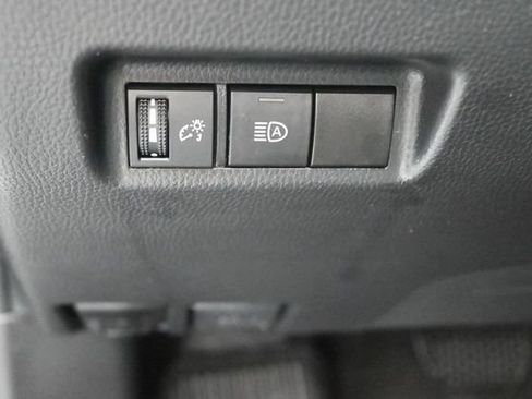 Used 2022 Toyota RAV4 LE FWD image 21