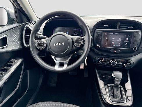 Used 2025 Kia Soul LX w/ LX Technology Package image 17