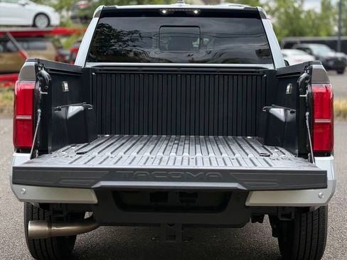 Certified 2025 Toyota Tacoma SR5 AWD/4WD image 11