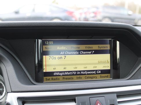 Used 2011 Mercedes-Benz E 550 4MATIC Sedan image 23