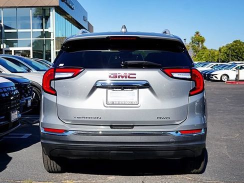Used 2024 GMC Terrain SLT AWD/4WD image 9