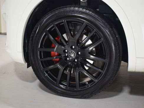 Certified 2022 Maserati Levante GT image 6