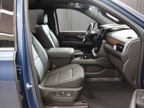 Used 2026 GMC Yukon XL Denali w/ Sun & Power Step Package AWD/4WD image 75