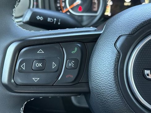 Used 2025 Jeep Wrangler Unlimited Rubicon w/ Technology Group image 14