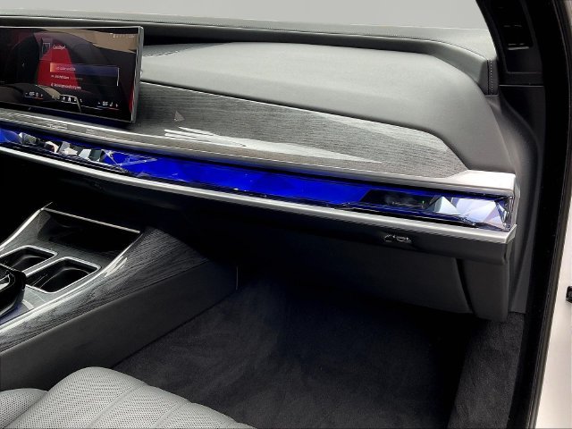 Used 2023 BMW 760i xDrive w/ Parking Assistance Package AWD/4WD image 27