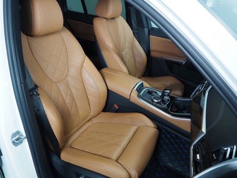 Used 2023 BMW X5 sDrive40i w/ Premium Package image 2