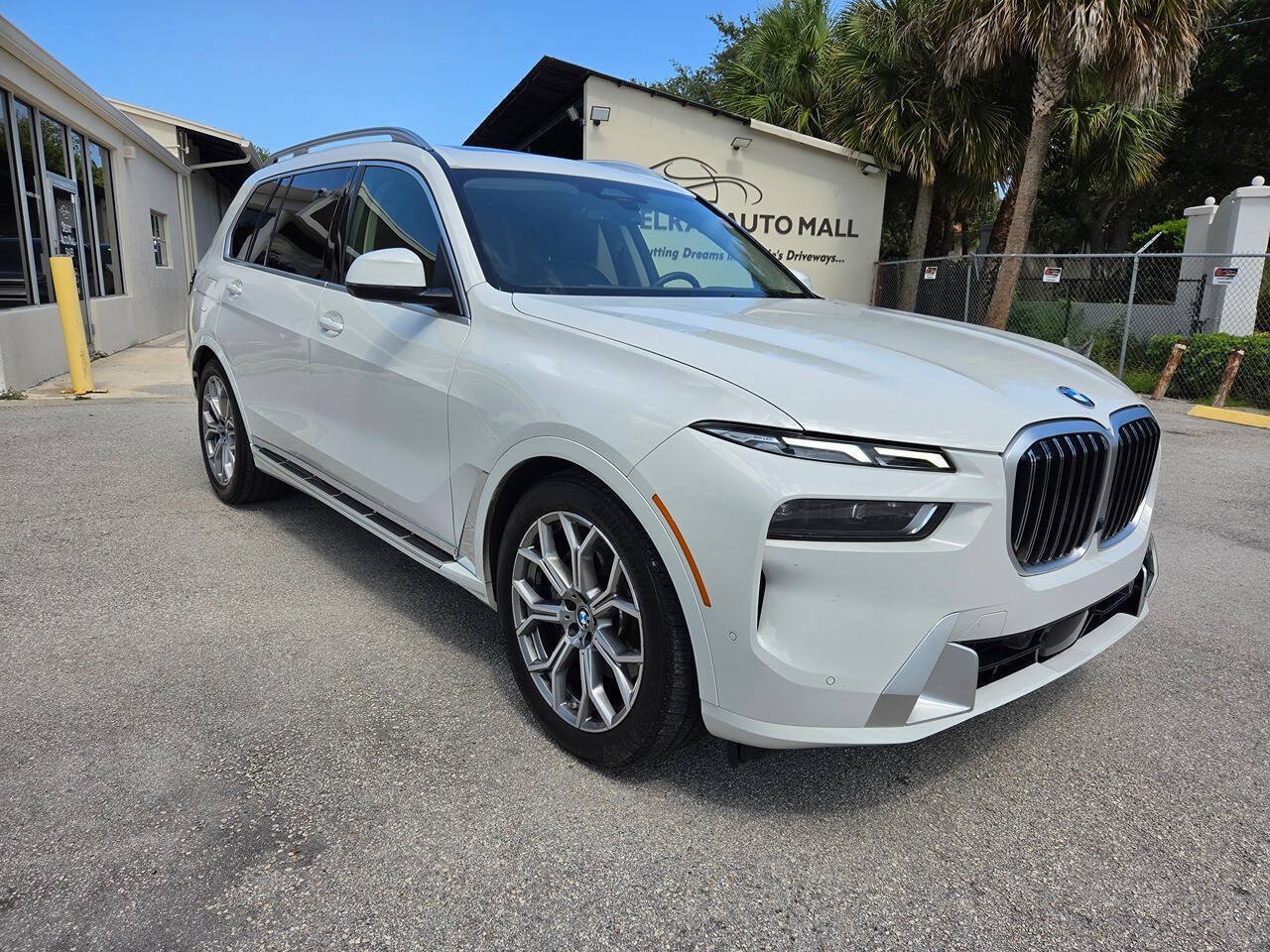 Used 2026 BMW X7 xDrive40i AWD/4WD image 3