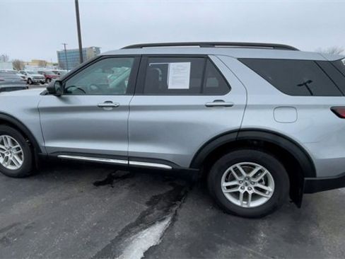 Used 2025 Ford Explorer Active image 7