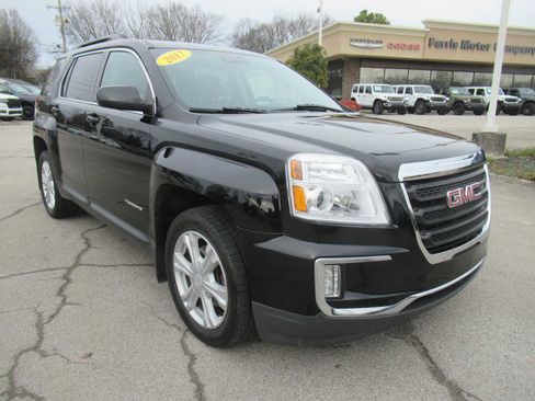 Used 2017 GMC Terrain SLE w/ Technology Package image 9