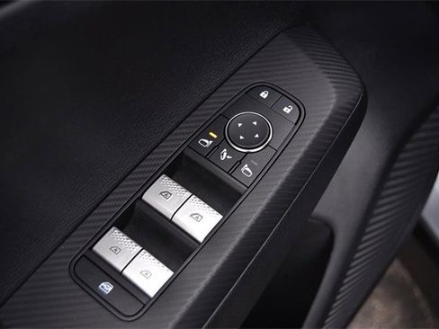 Used 2023 Mitsubishi Outlander SE image 8