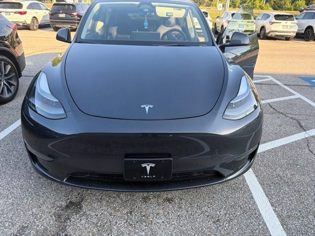 Used 2024 Tesla Model Y Long Range AWD/4WD image 1