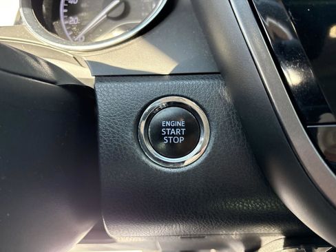 Used 2020 Toyota Camry SE image 24