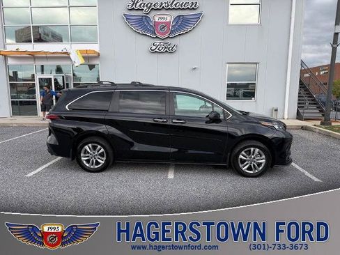Used 2022 Toyota Sienna XLE Woodland Edition AWD/4WD image 1