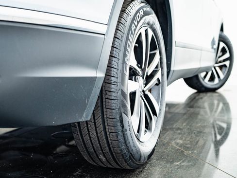 Used 2022 Volkswagen Tiguan S image 39