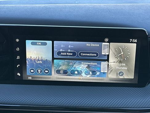 New 2025 Nissan Kicks SR image 19