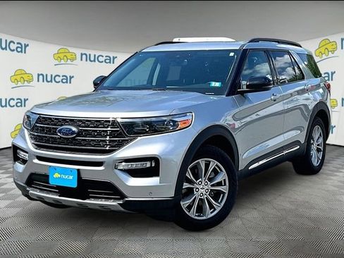 Used 2024 Ford Explorer XLT w/ Equipment Group 202A AWD/4WD image 12