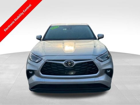 Used 2024 Toyota Highlander LE image 8