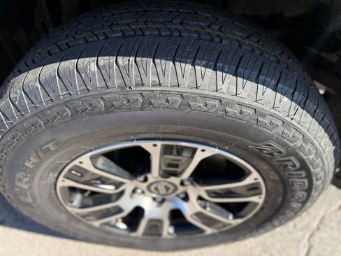 Used 2021 Nissan Titan SV image 4