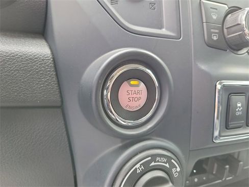 Used 2024 Nissan Titan SV w/ SV Convenience Package image 22