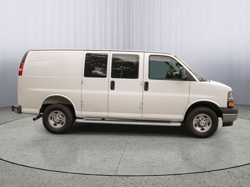 Used 2025 Chevrolet Express 2500 w/ Driver Convenience Package RWD image 22