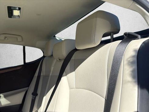 Used 2024 Lexus ES 300h ES 300h image 15