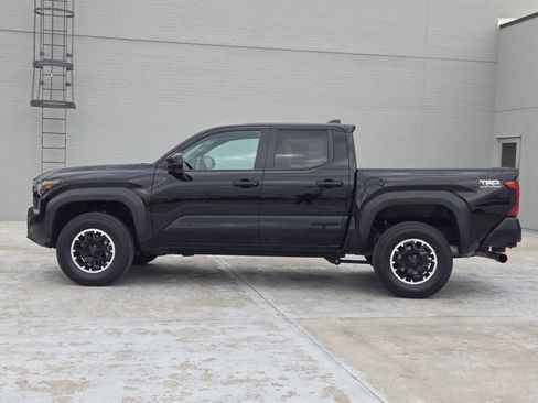 Used 2024 Toyota Tacoma TRD Off-Road image 5
