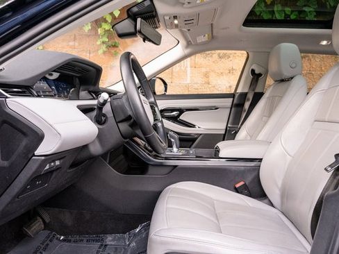 Used 2021 Land Rover Range Rover Evoque SE image 19