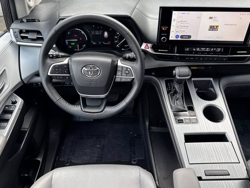 Certified 2025 Toyota Sienna XLE w/ XLE Plus Package AWD/4WD image 13