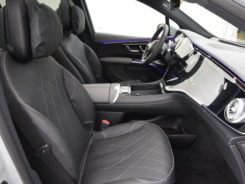 New 2026 Mercedes-Benz EQS 550 4MATIC SUV image 16