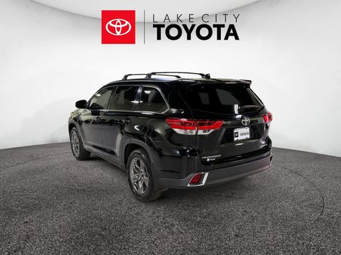 Used 2017 Toyota Highlander Limited Platinum image 4