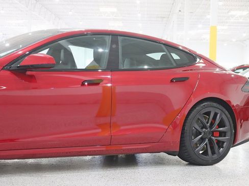 Used 2025 Tesla Model S Plaid image 3
