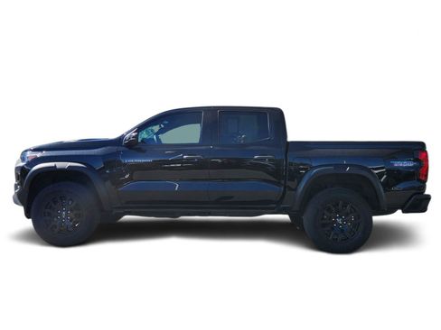 Used 2024 Chevrolet Colorado Trail Boss w/ Technology Package AWD/4WD image 2
