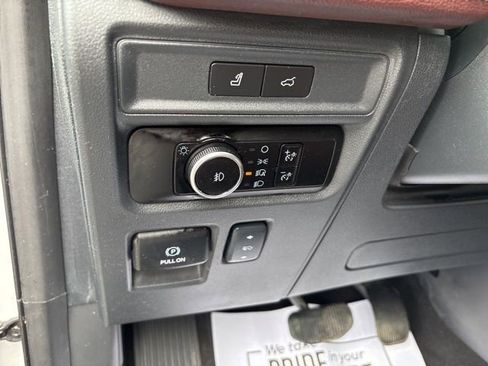 Used 2024 Ford Expedition Limited image 19