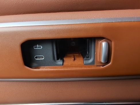 Certified 2024 BMW X7 xDrive40i w/ M Sport Package image 22